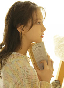 季君行摘下左手无名指上的戒指